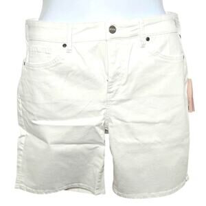 NYDJ Ella Short with Sideseam Slits in Optic White Size 16P Lift Lock Technology